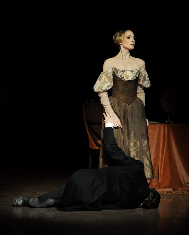 Alicia Amatriain (Tatiana) Evan McKie (Onegin) photo Bernd Weissbrod (3)