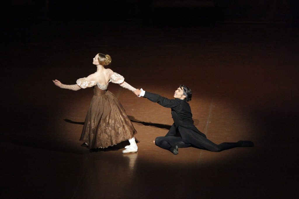 Alicia Amatriain (Tatiana) Jason Reilly (Onegin) photo Ulrich Beuttenmรผller (4)